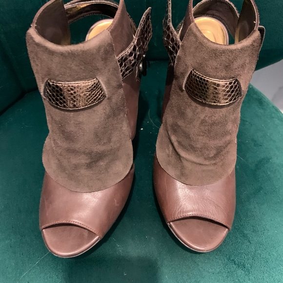 Shoes - Picture 6 of 6